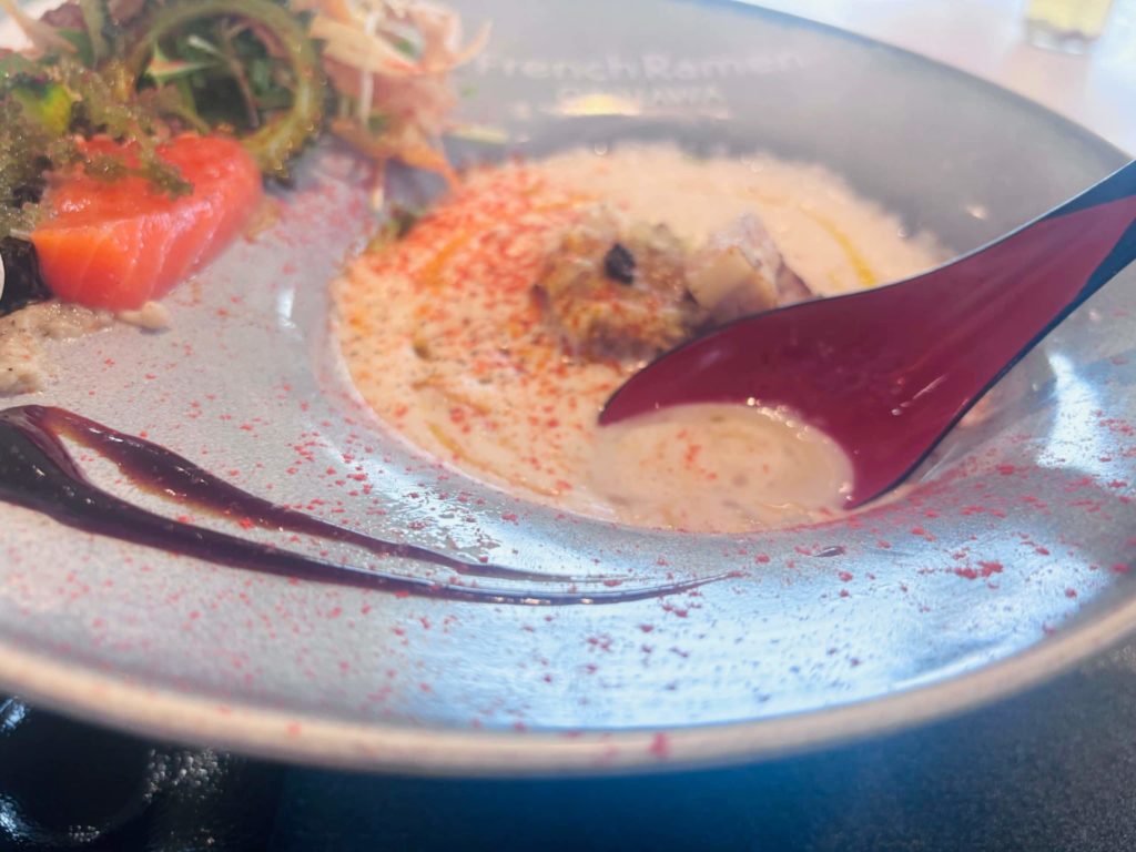 フレンチソーキそば専門店 サーモンヌードル3.0